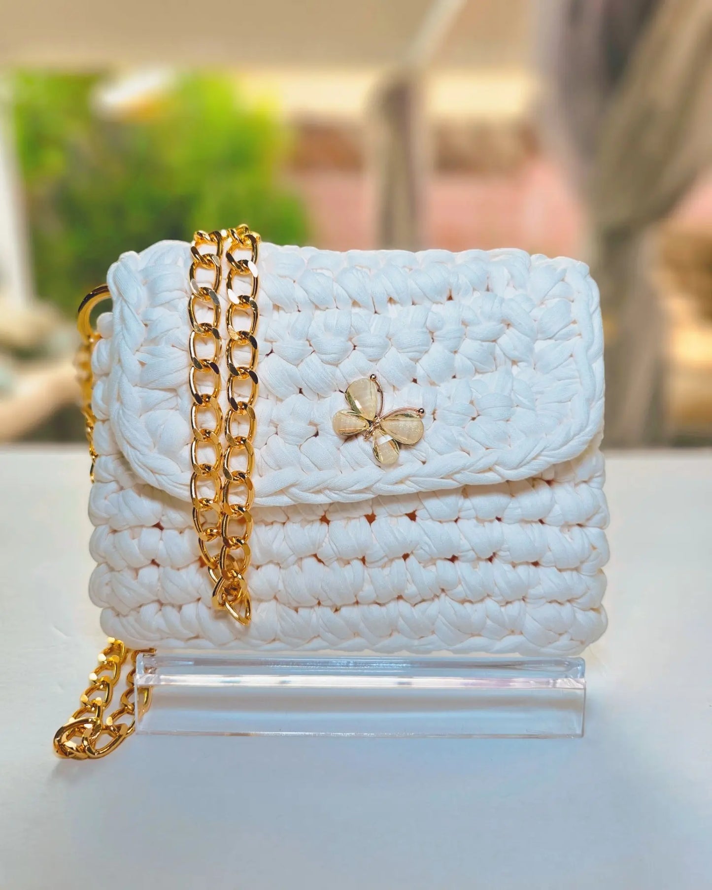 "Butterfly Bliss: Handmade White Crochet Crossbody Mini Bag" - Beeluxxe