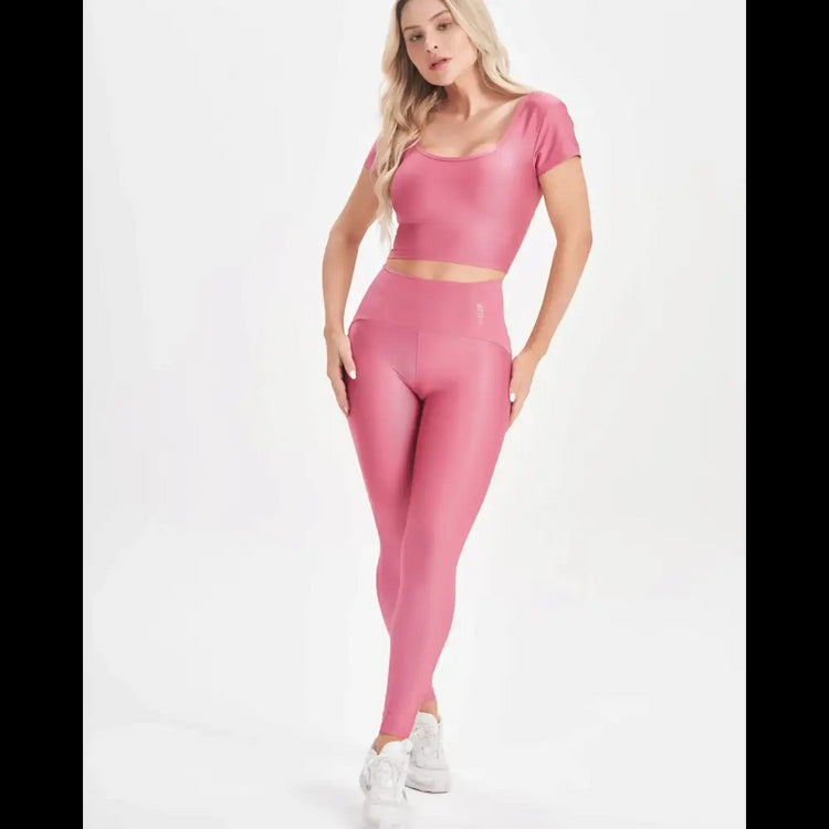 Retro Glam Two-Piece Fitness Set: Stylish Comfort for Your Active Lifestyle - Beeluxxe